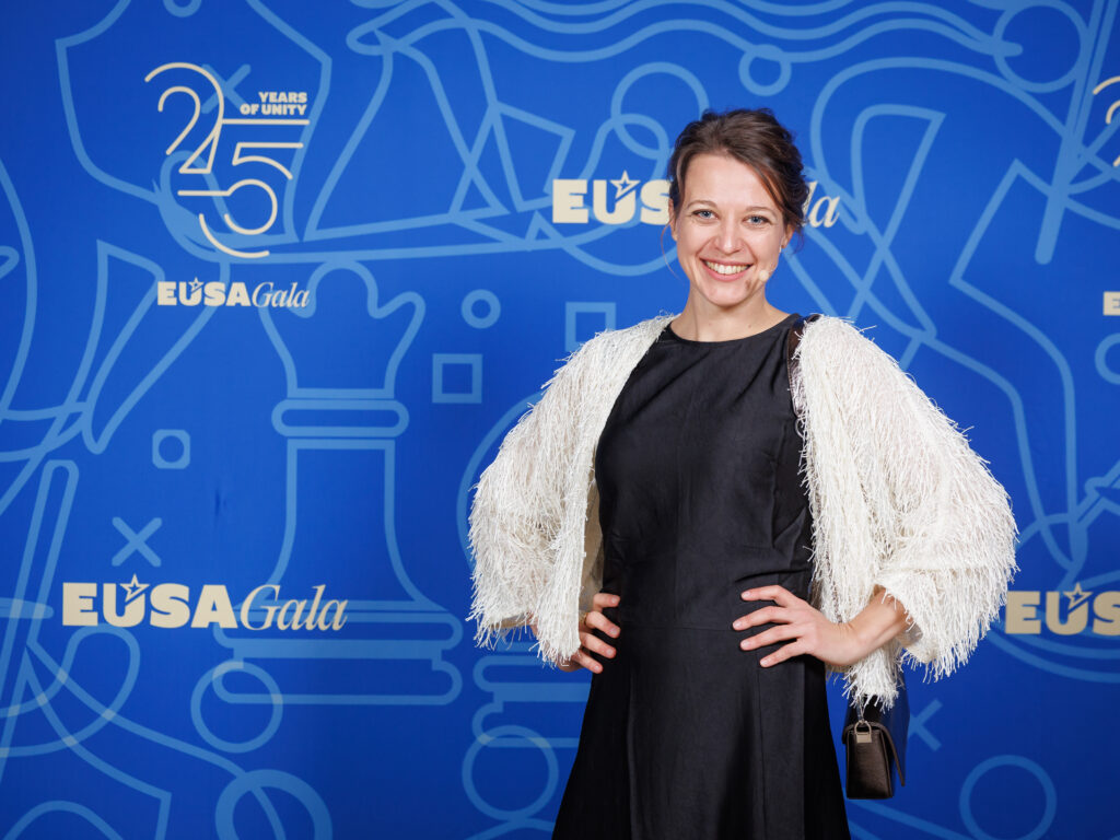 Moderationen von Firmenevents, Konferenzen, Preisverleihungen und Workshops in Deutsch und Englisch.